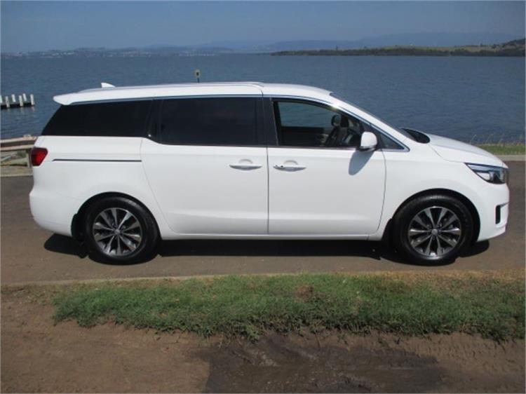 2017 KIA CARNIVAL 4D WAGON SLi YP MY17